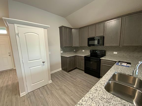 3rd image of 3043 Dade Loop