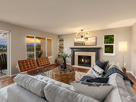 5th image of 2221 Gilman Drive W #301