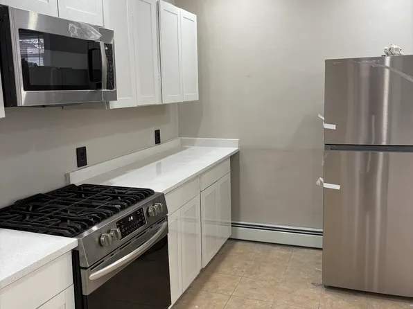 217 Carleton St Floor 3, Providence, RI 02908