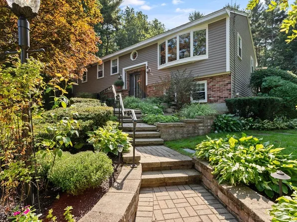 7 Rodeo Cir, Billerica, MA 01821