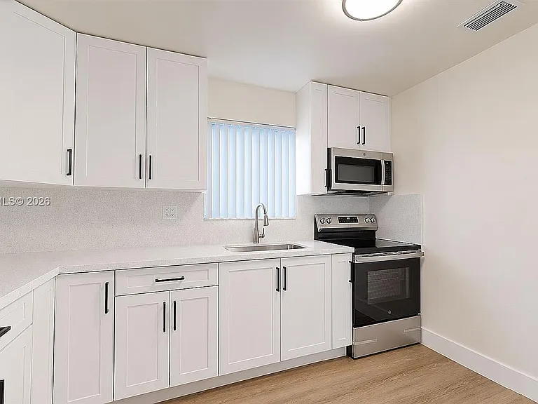 1670 W 42nd St #1672 — Photo 14