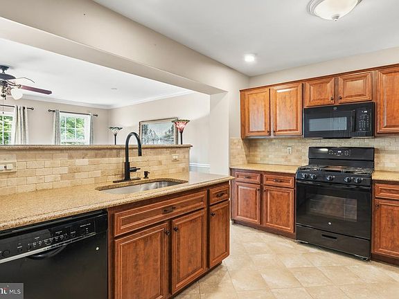 5th image of 133 Vernon Ct