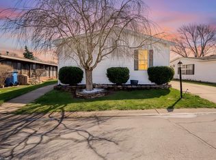 614 Kinglet St, Rochester Hills, MI 48309