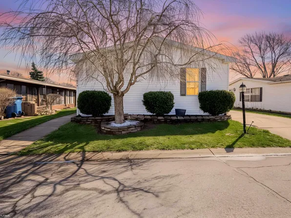 614 Kinglet St, Rochester Hills, MI 48309