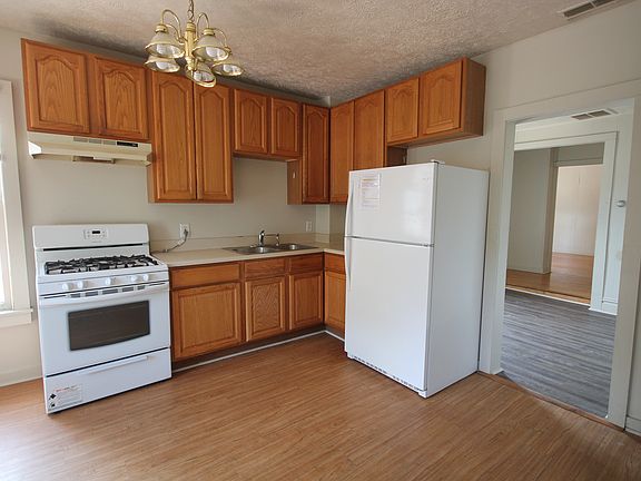 3rd image of 832 W Walnut House Kalamazoo