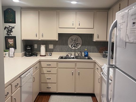 3rd image of 111 Eagle Ct #111