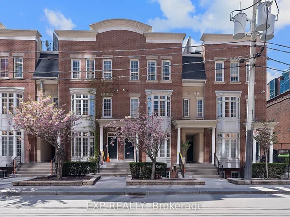12 B Portland St #Townhouse B, Toronto, ON M5V 3N6