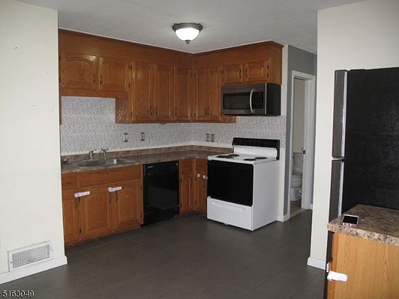4th image of 70 Heritage Ln #314