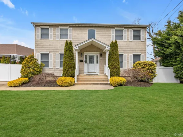 3249 Woodward Avenue, Wantagh, NY 11793