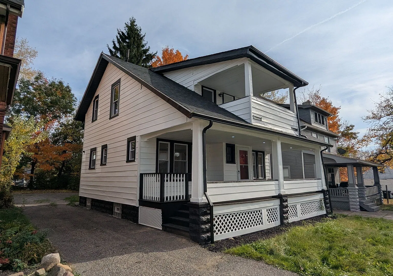 Welcome to your new home in the heart of Cleveland. This Beautifully renovated 3 bedroom 1.5 bath... — Photo 1