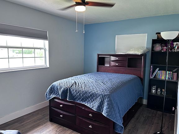 4th image of 1219 Romano Ave