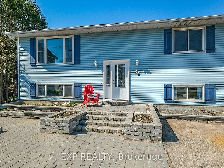 84 Martin St N — Photo 3