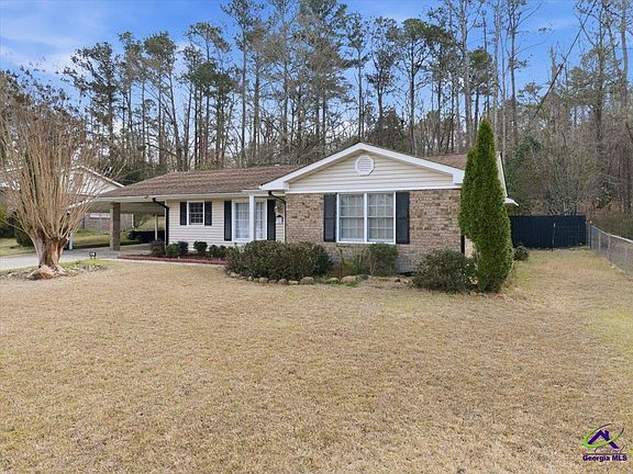 3rd image of 921 McCurdy Blvd
