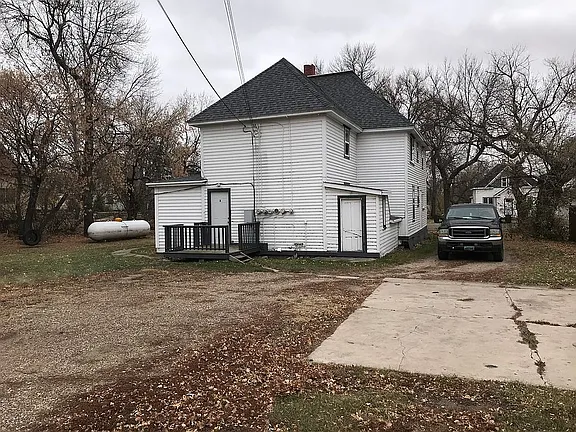 320 3rd St SW — exterior photo