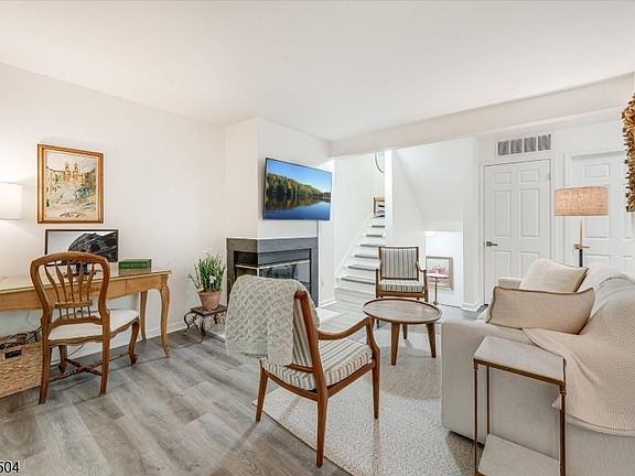 5th image of 34 Loantaka Way APT K
