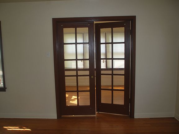 3rd image of 326 N Floridale Ave