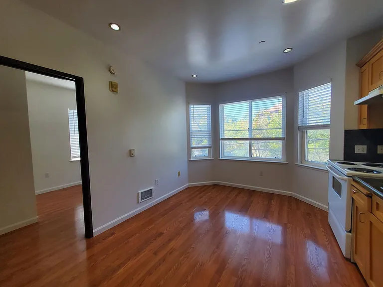 805 Rutland St — Photo 5