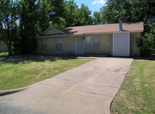 217 W Andrew Dr, Mabank, TX 75147