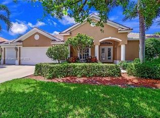 5010 Old Pond Dr, Naples, FL 34104