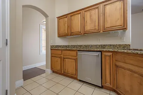 923 N Rolling Hills Rd — Photo 2