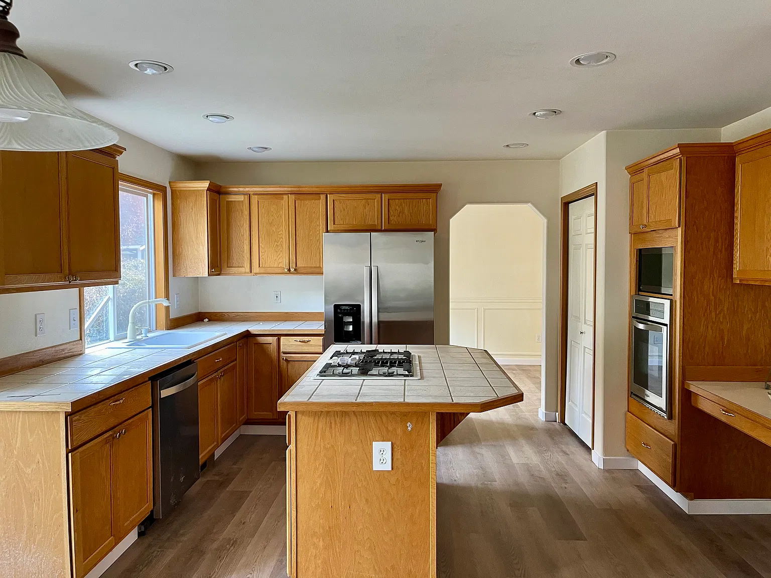 5 bed, 2.5 bath, 2292 sqft, $3,800 — Photo 4