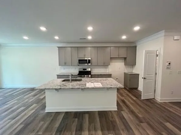 8018 Saluda Dr #8, Charlotte, NC 28269