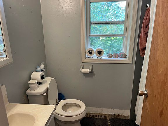 4th image of 282 Pine St