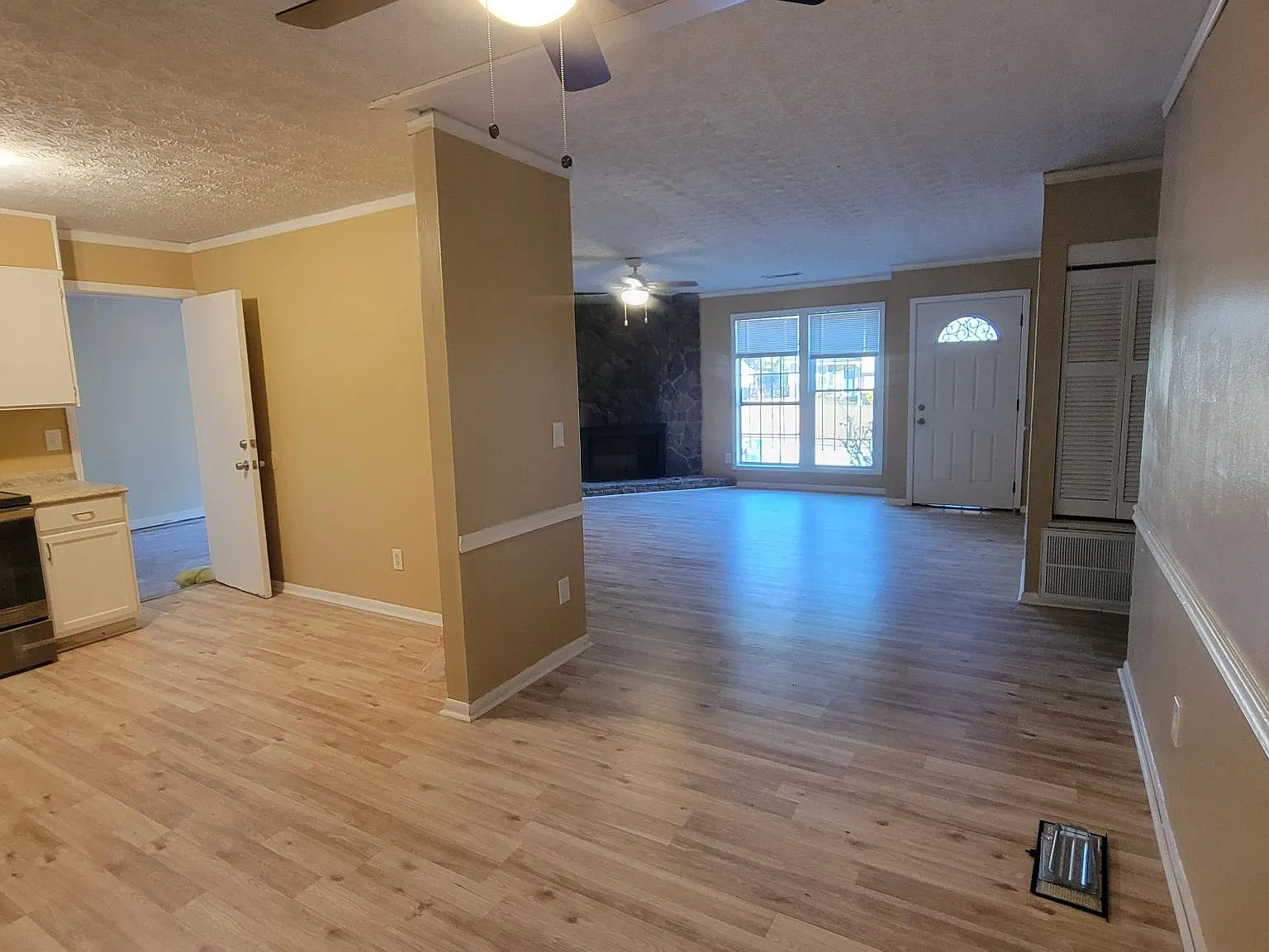 3 bed, 1152 sqft, $1,600 — Photo 3