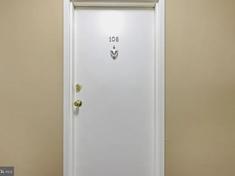 1 E University Pkwy #106 — Photo 30