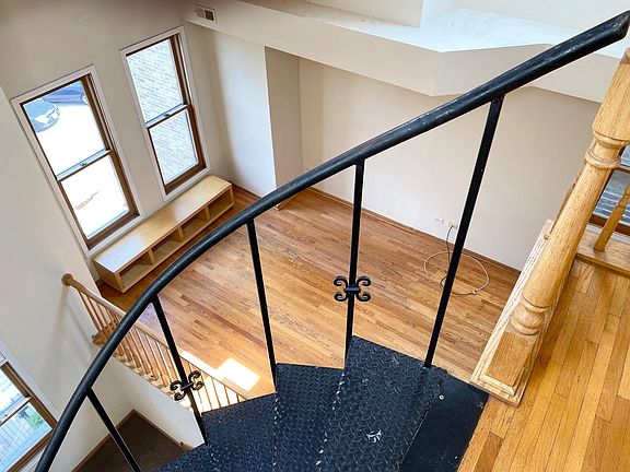 2nd image of 1219 W Erie St APT 3A