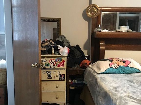 4th image of 1576 Indianola Ave