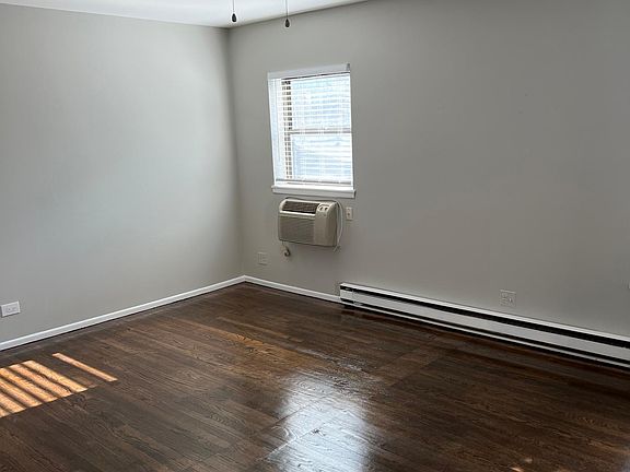2nd image of 2115 N Sedgwick St #2W