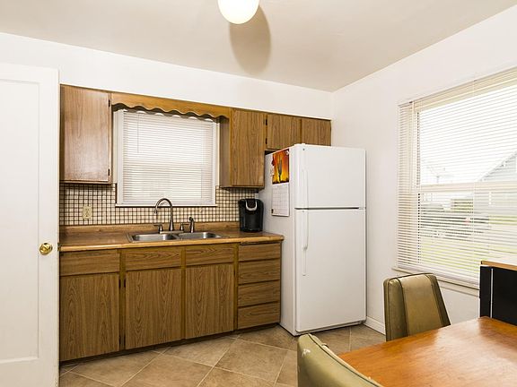 5th image of 1023 E Rockwell Ave