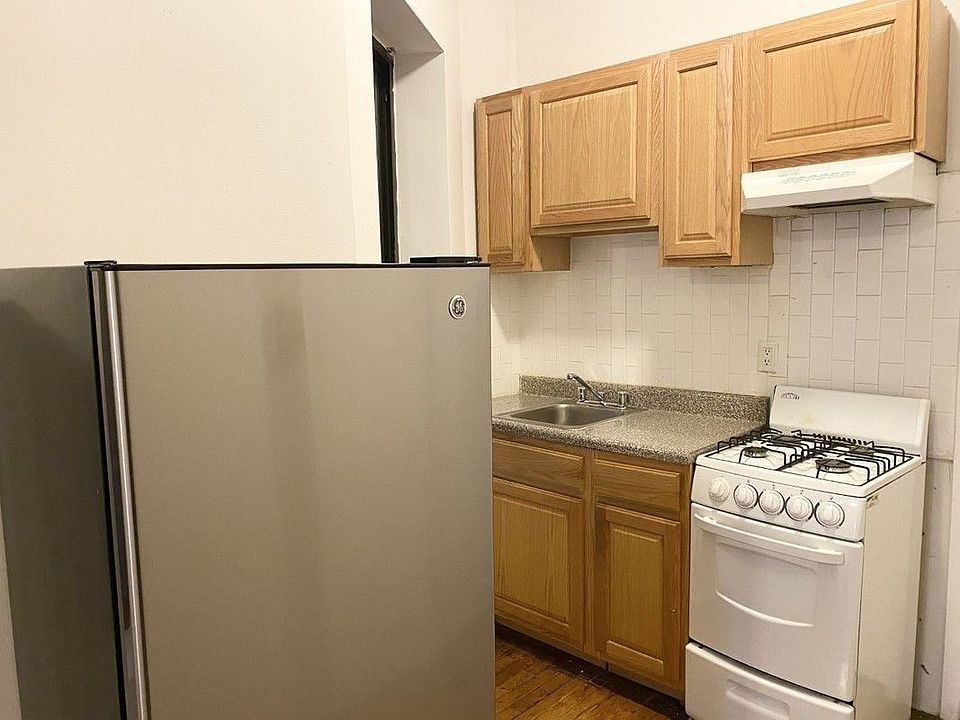 2nd image of 241 W 15th St APT 2FW