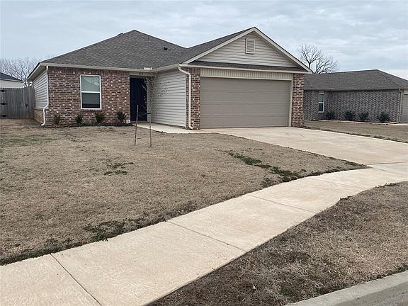 2nd image of 912 Rose Rock Ln