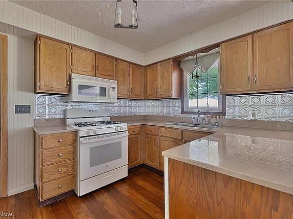 2nd image of 154 Circleview Dr