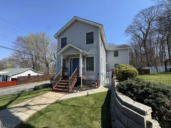 33 Woodsedge Ave, Mount Olive Twp., NJ 07828