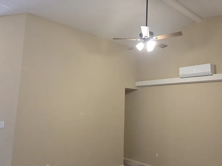 220 W Lipan Dr #3 — Photo 3