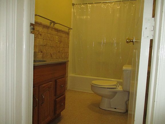 4th image of 223 W Main St APT 3D
