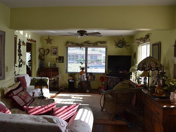 5th image of 851 SE 11th Ct