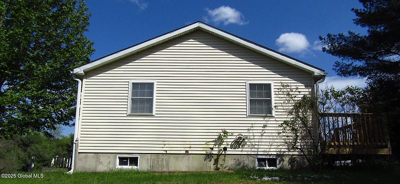 3rd image of 8 Cloverleaf Drive