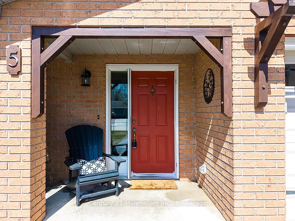 5 Reid Cres photo 1