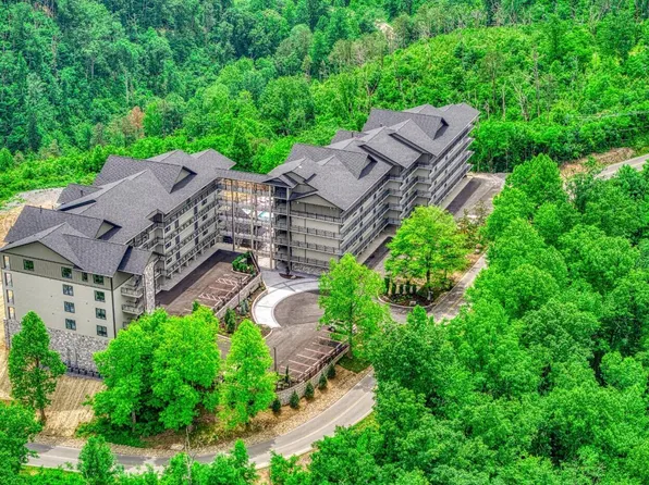 855 Campbell Lead Rd #406, Gatlinburg, TN 37738