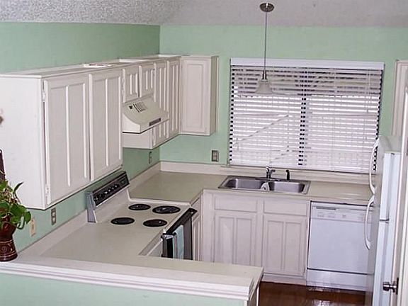 3rd image of 1704 Lakestone Ct