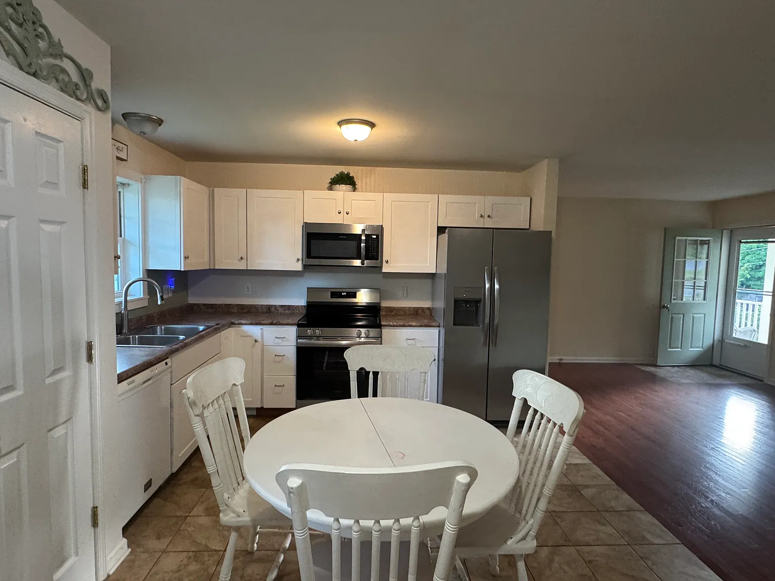 3 bed, 1104 sqft, $1,800 — Photo 4