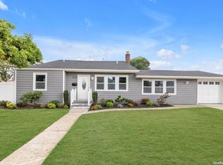 358 Massachusetts Ave, Massapequa Park, NY 11762