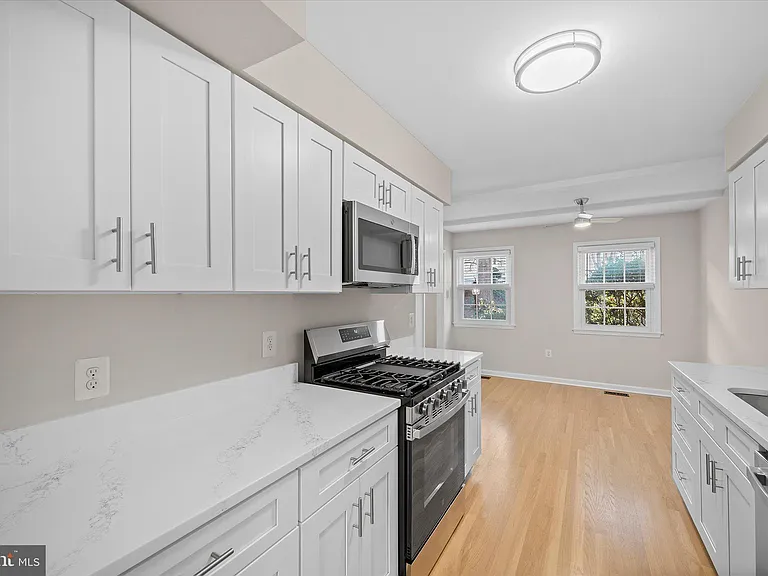 3221 Adams Ct — Photo 6