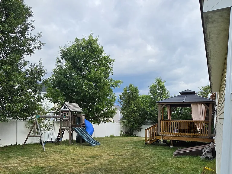 19 Normandy Way — Photo 3
