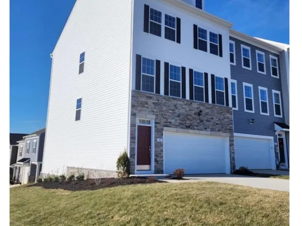 42 Stafford Pl, Falling Waters, WV 25419