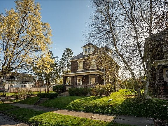 2nd image of 801 Cedar Ave